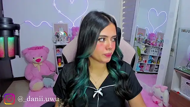 Snapshot of CuteDani_ chatting on 04-15-26, 03:16 CuteDani online show from 04-15-26, 03:16