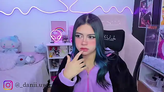 CuteDani  online show from 11-11-25, 09:59