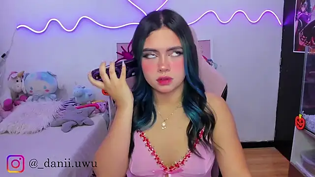 Snapshot of CuteDani_ chatting on 10-11-25, 09:54 CuteDani online show from 10-11-25, 09:54