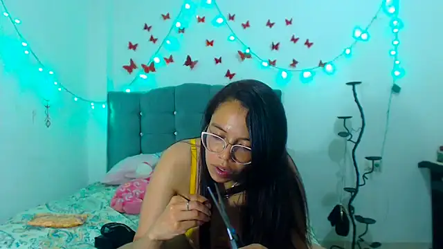 Snapshot of AmaraRoberts420 chatting on 02-03-25, 03:53 AmaraRoberts420 online show from 02-03-25, 03:53