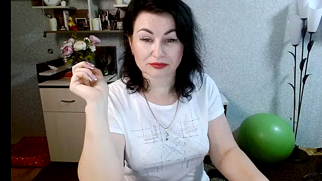 Snapshot of BeatriksS chatting on 02-11-25, 05:18 BeatriksS online show from 02-11-25, 05:18