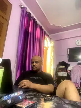 Snapshot of Dick_6inches chatting on 10-16-25, 05:05 Dick 6inches online show from 10-16-25, 05:05