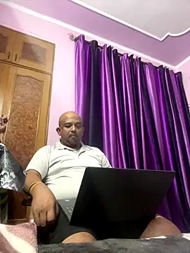 Snapshot of Dick_6inches chatting on 10-12-25, 03:35 Dick 6inches online show from 10-12-25, 03:35