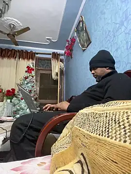 Dick 6inches online show from 12-17-25, 03:17