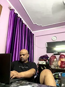 Snapshot of Dick_6inches chatting on 10-15-25, 02:58 Dick 6inches online show from 10-15-25, 02:58