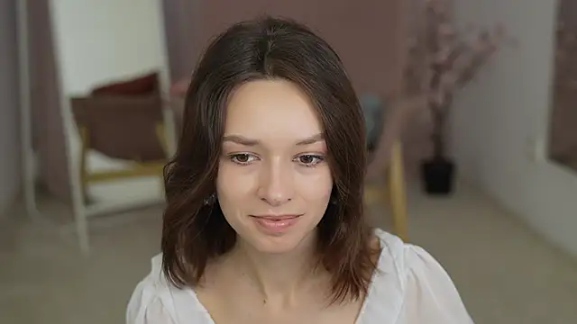 VivianLy  online show from 01-06-25, 07:20