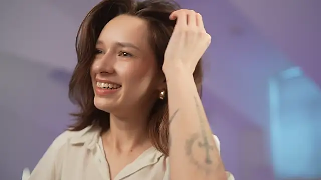 VivianLy  online show from 01-09-25, 11:03