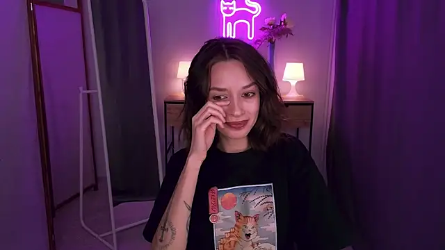 VivianLy  online show from 02-14-25, 09:55