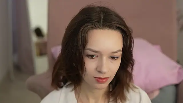 VivianLy  online show from 01-19-25, 07:36