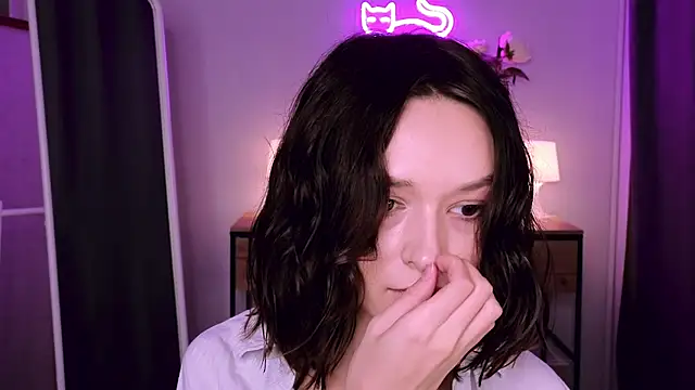 VivianLy  online show from 02-02-25, 12:35