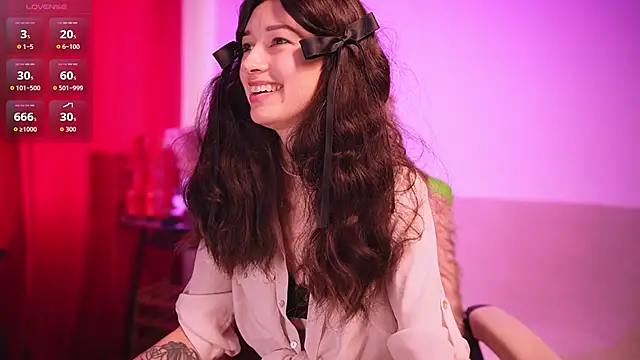 Snapshot of VivianLy_ chatting on 06-27-26, 10:21 VivianLy online show from 06-27-26, 10:21