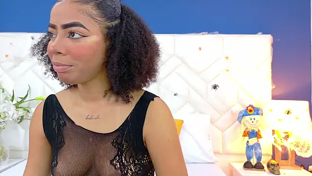 Snapshot of Tyra_Kane chatting on 10-17-25, 05:11 Tyra Kane online show from 10-17-25, 05:11