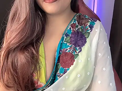 Snapshot of shanayaaa_1 chatting on 10-15-25, 08:17 shanayaaa 1 online show from 10-15-25, 08:17