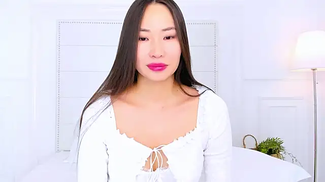 Snapshot of NaomiYuu chatting on 11-21-25, 02:43 NaomiYuu online show from 11-21-25, 02:43