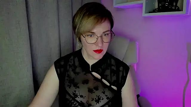 Snapshot of feliziaDesire chatting on 07-14-26, 06:18 feliziaDesire online show from 07-14-26, 06:18