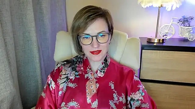 Snapshot of feliziaDesire chatting on 10-27-25, 02:29 feliziaDesire online show from 10-27-25, 02:29