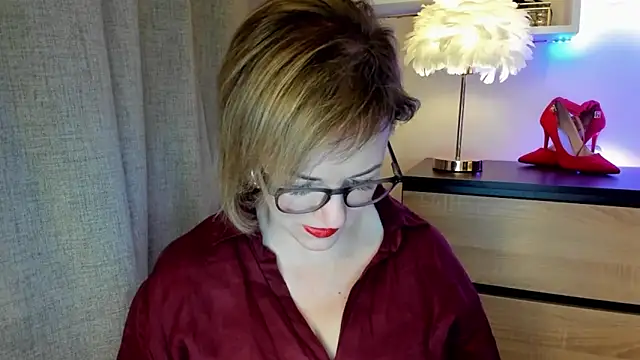 Snapshot of feliziaDesire chatting on 10-21-25, 12:59 feliziaDesire online show from 10-21-25, 12:59