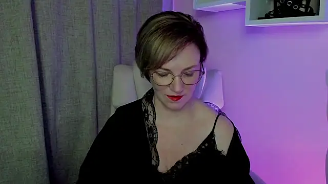 Snapshot of feliziaDesire chatting on 07-18-26, 06:00 feliziaDesire online show from 07-18-26, 06:00