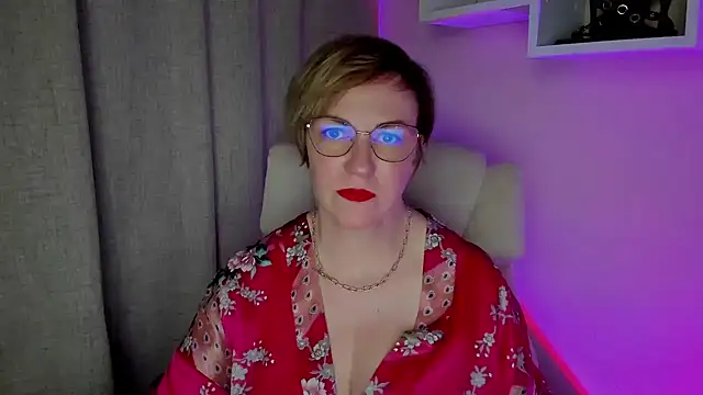 Snapshot of feliziaDesire chatting on 07-19-26, 06:44 feliziaDesire online show from 07-19-26, 06:44