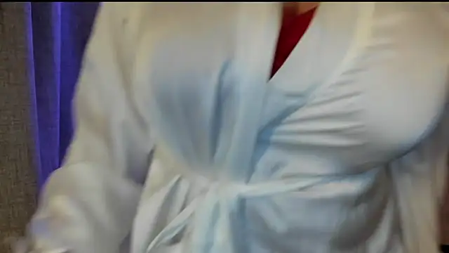 Snapshot of feliziaDesire chatting on 09-26-25, 10:33 feliziaDesire online show from 09-26-25, 10:33