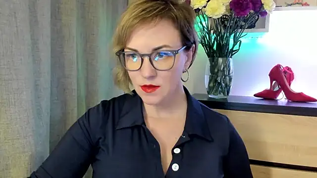 Snapshot of feliziaDesire chatting on 10-15-25, 01:08 feliziaDesire online show from 10-15-25, 01:08