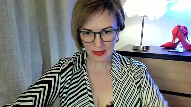 Snapshot of feliziaDesire chatting on 10-19-25, 01:14 feliziaDesire online show from 10-19-25, 01:14