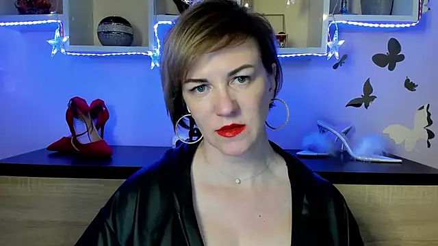 Snapshot of feliziaDesire chatting on 03-18-25, 09:43 feliziaDesire online show from 03-18-25, 09:43