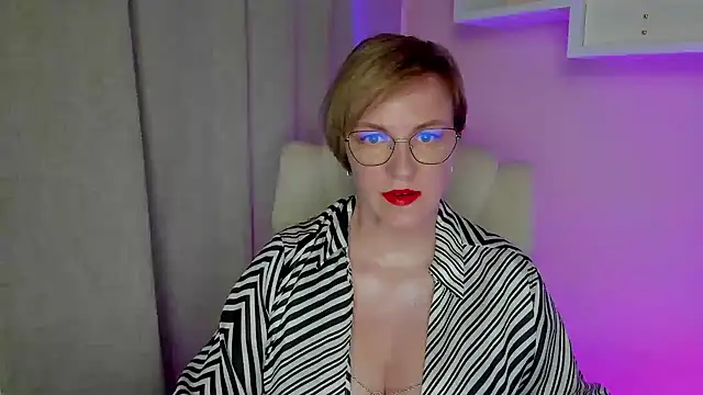 Snapshot of feliziaDesire chatting on 08-05-26, 12:54 feliziaDesire online show from 08-05-26, 12:54