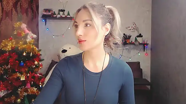 Snapshot of MillaXQueen chatting on 01-06-25, 05:41 MillaXQueen online show from 01-06-25, 05:41