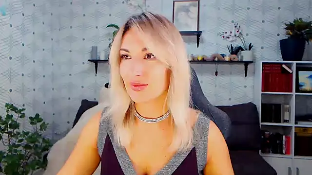 MillaXQueen online show from 11-04-25, 01:59