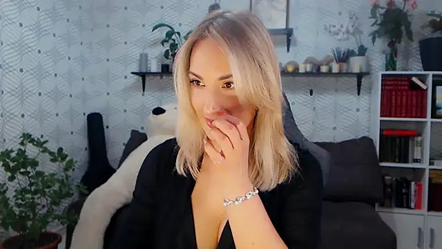 MillaXQueen online show from 03-10-26, 02:54