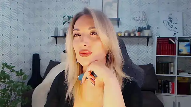 Snapshot of MillaXQueen chatting on 05-14-26, 11:18 MillaXQueen online show from 05-14-26, 11:18