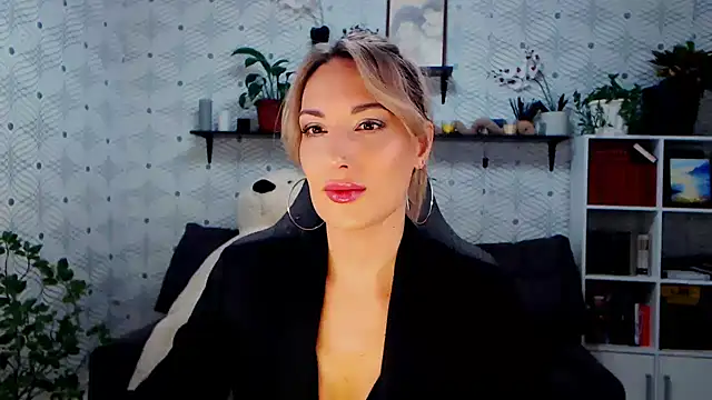 MillaXQueen online show from 11-30-25, 02:40