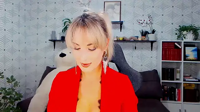 Snapshot of MillaXQueen chatting on 09-26-25, 11:17 MillaXQueen online show from 09-26-25, 11:17