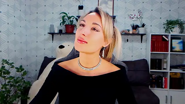 MillaXQueen online show from 10-29-25, 03:44