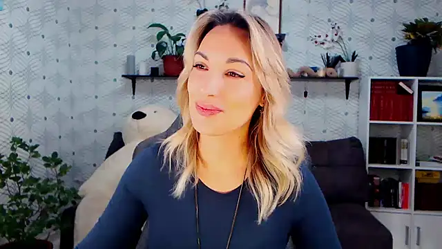 MillaXQueen online show from 11-16-25, 06:07