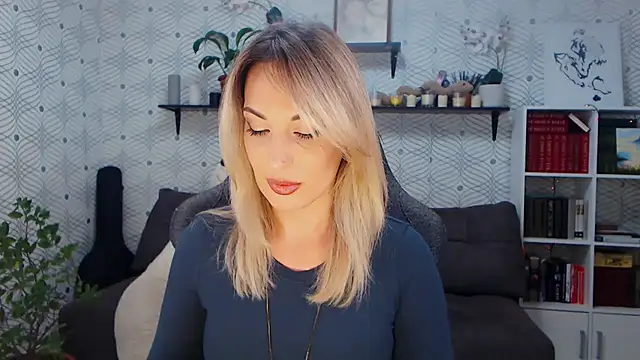 Snapshot of MillaXQueen chatting on 05-27-26, 01:18 MillaXQueen online show from 05-27-26, 01:18