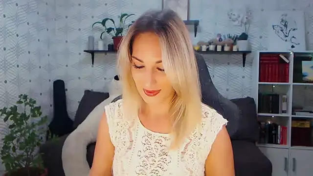 MillaXQueen online show from 06-15-26, 02:50