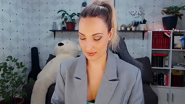 MillaXQueen online show from 03-12-26, 12:20