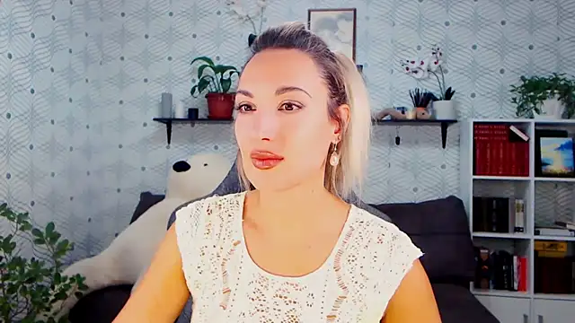 Snapshot of MillaXQueen chatting on 10-15-25, 02:03 MillaXQueen online show from 10-15-25, 02:03