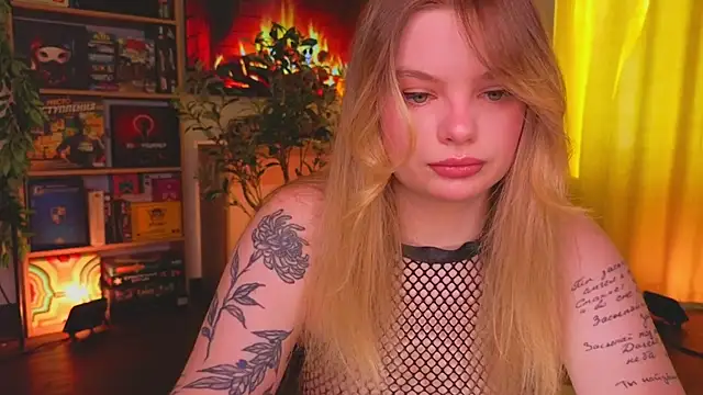 Snapshot of Hottie_Jane chatting on 10-18-25, 09:22 Hottie Jane online show from 10-18-25, 09:22