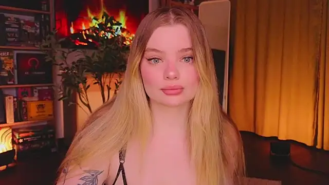 Snapshot of Hottie_Jane chatting on 10-17-25, 06:43 Hottie Jane online show from 10-17-25, 06:43