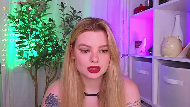 Snapshot of Hottie_Jane chatting on 03-21-25, 04:51 Hottie Jane online show from 03-21-25, 04:51