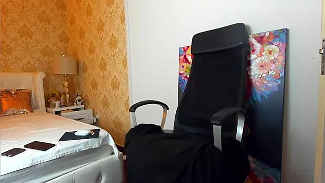 JuliaHunts online show from 12-19-25, 06:05