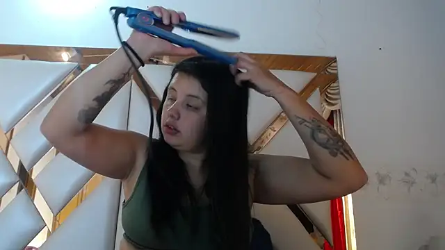 Snapshot of nathaly_low1 chatting on 04-13-26, 01:15 nathaly low1 online show from 04-13-26, 01:15