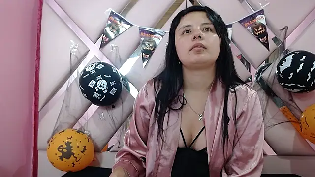 Snapshot of nathaly_low1 chatting on 10-22-25, 03:06 nathaly low1 online show from 10-22-25, 03:06