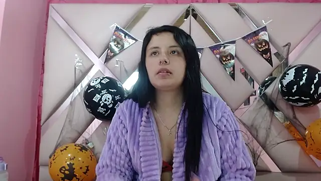 Snapshot of nathaly_low1 chatting on 10-18-25, 03:19 nathaly low1 online show from 10-18-25, 03:19