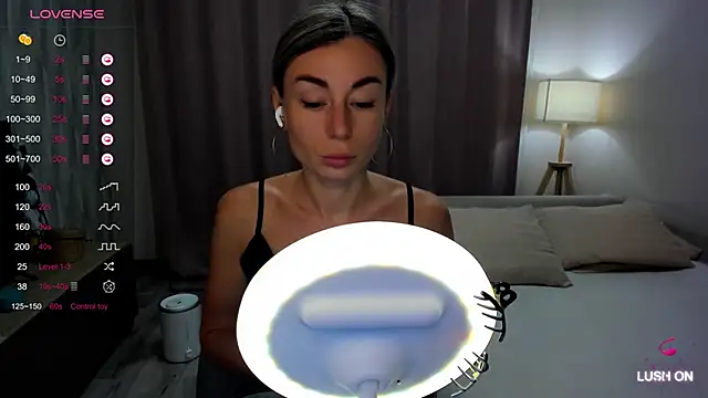 Snapshot of DannaEvan chatting on 03-03-25, 12:45 DannaEvan online show from 03-03-25, 12:45