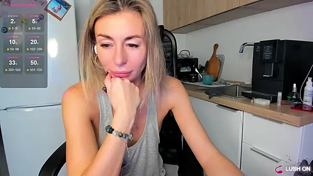 Snapshot of DannaEvan chatting on 09-27-25, 02:18 DannaEvan online show from 09-27-25, 02:18