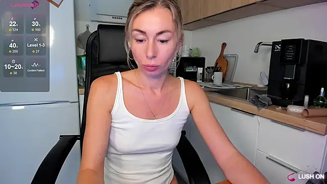 Snapshot of DannaEvan chatting on 09-09-25, 09:52 DannaEvan online show from 09-09-25, 09:52